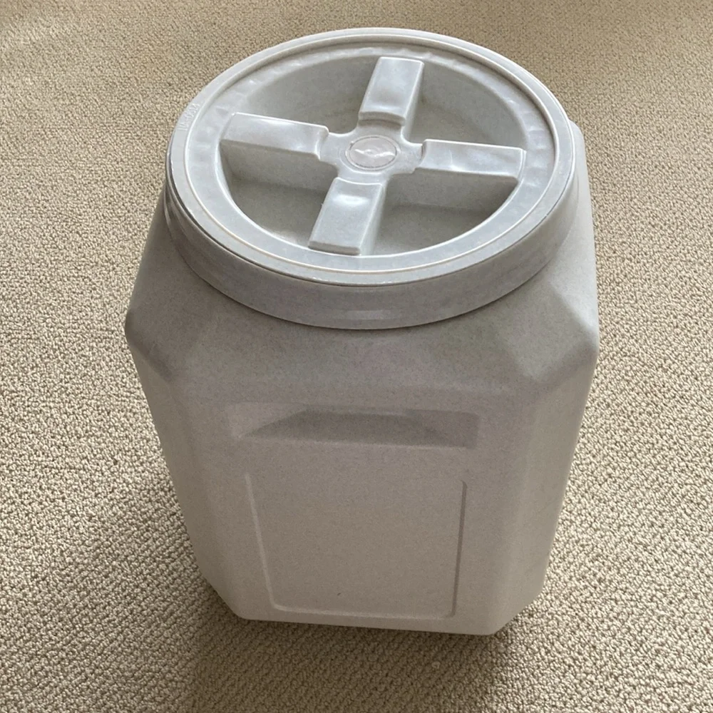 Gamma2 Vittles Vault Dog Food Storage Container 50 Pound Capacity Secure Seal